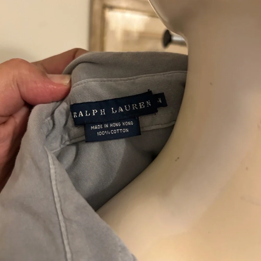 Ralph Lauren short sleeve v-neck button blouse with dual front pockets - Picture 4 of 8